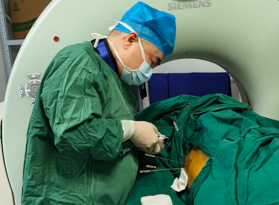 一枚“小粒子”的大能量：七旬肺癌患者的“体内放疗”记